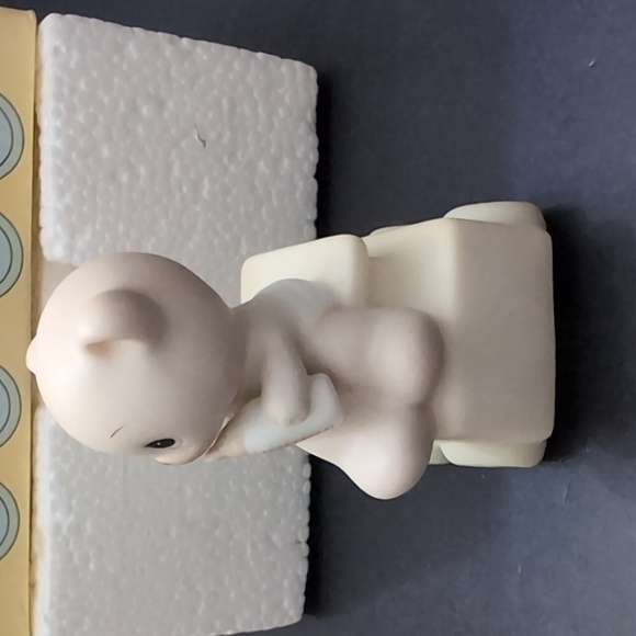 VGT, Precious Moments May Your Birthday Be Warm Ceramic Baby Bear. - Picture 5 of 7